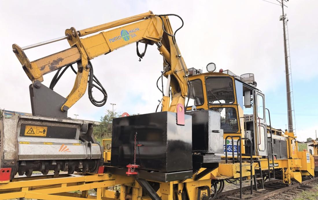 Equipamento de roçada ferroviária com melhoria de estabilidade projetada pela Tec Rail